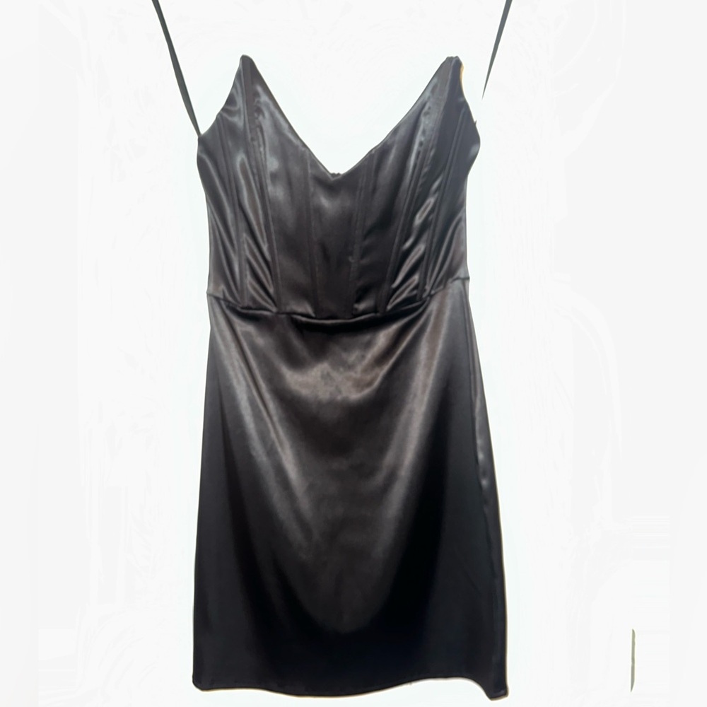 Windsor. Size small. Pointed sweetheart neckline. Boned bodice. Mini dress.